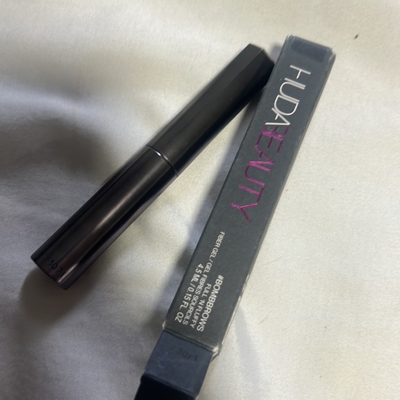 ♣️🌙HP! Huda Beauty Bomb Brows Soft Black Fiber Gel - Picture 3 of 9